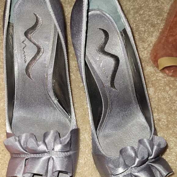 NINA shoes silver heels size 7.5 - Picture 3 of 5